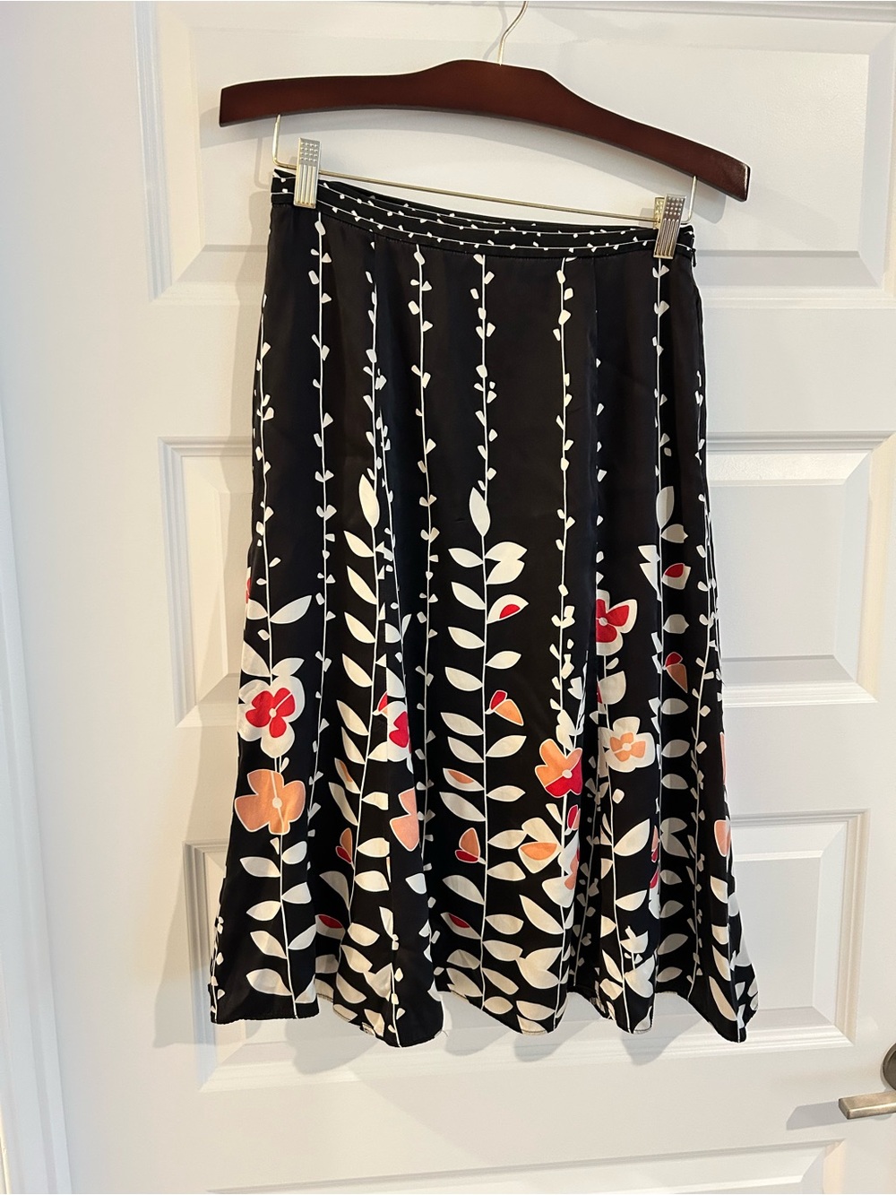 Talbots Pure Silk Floral Skirt Black White Multi Size 6P Petite - Picture 2 of 12